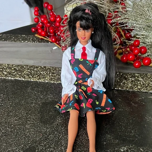 EUC Vintage 1995 teacher Barbie doll dark brown hair - Picture 6 of 6